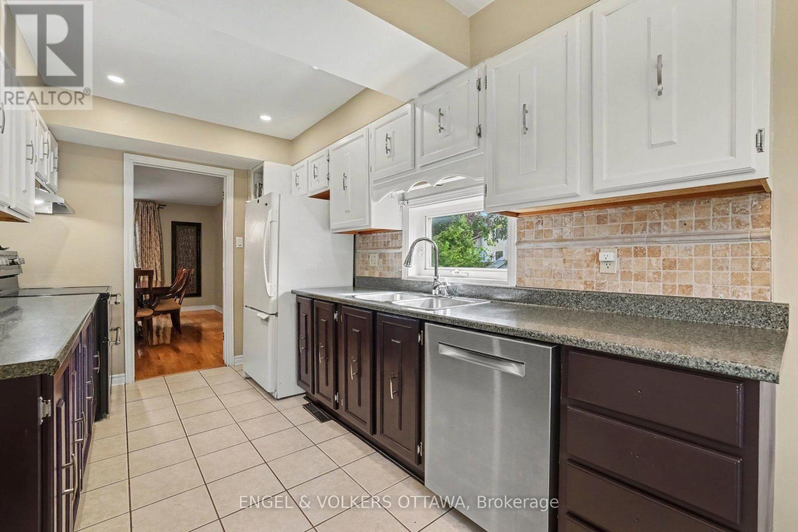 15 Archer Square, Ottawa, ON