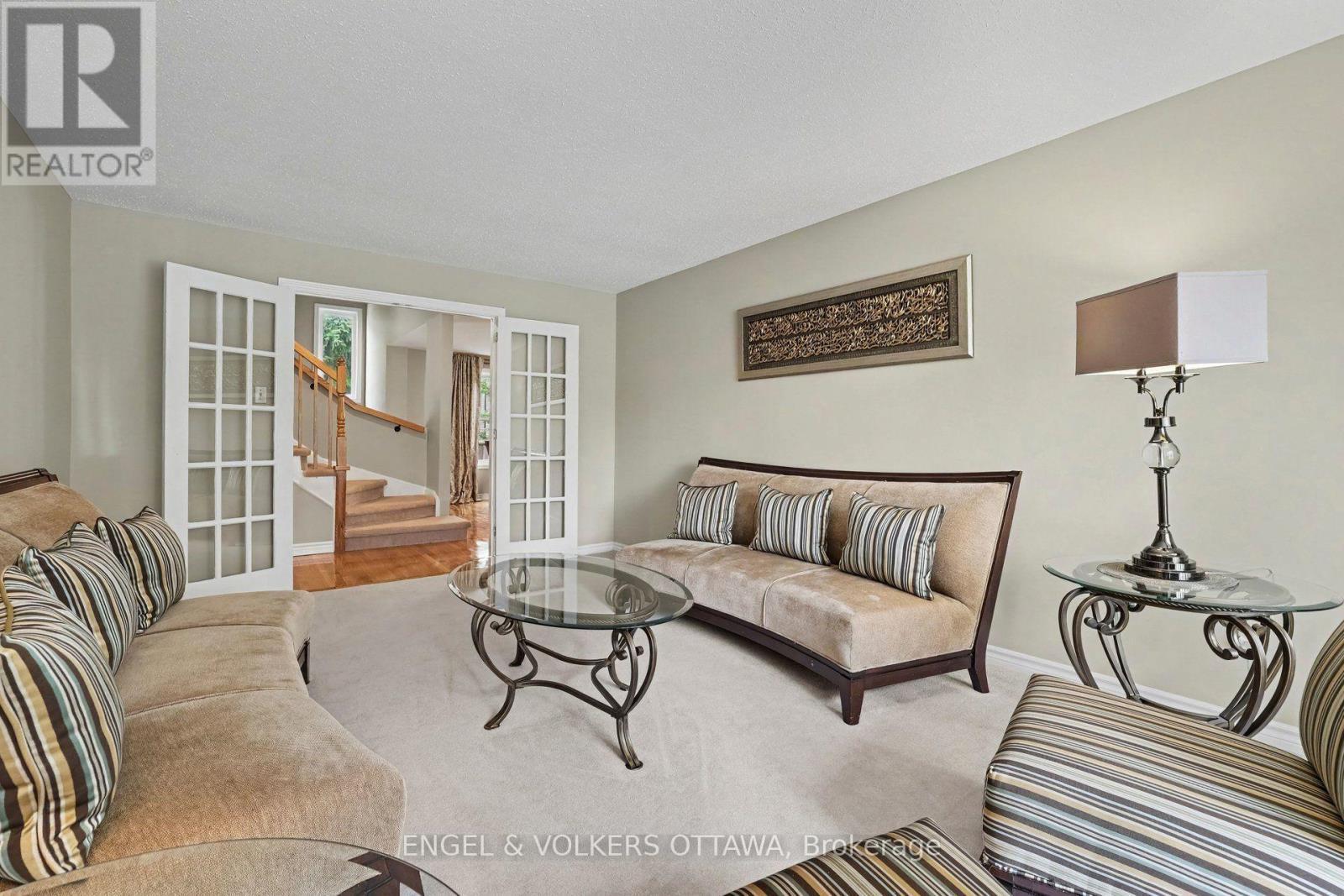 15 Archer Square, Ottawa, ON