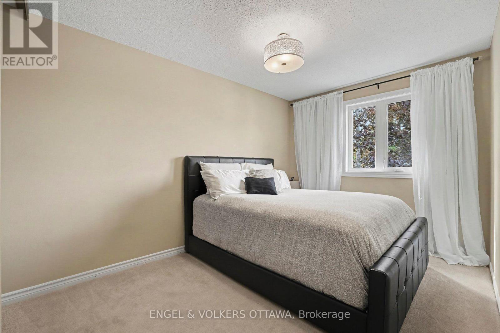 15 Archer Square, Ottawa, ON