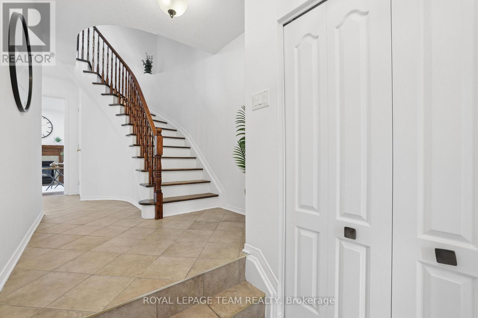 19 Great Oak Private, Ottawa, ON