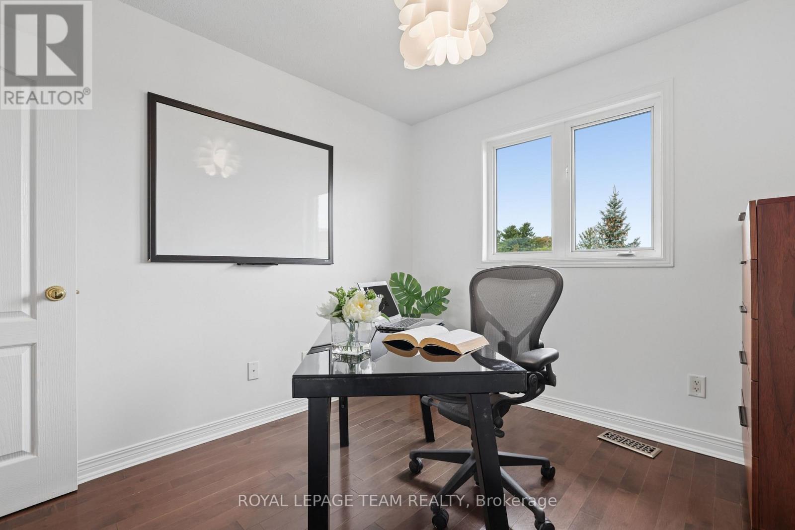 19 Great Oak Private, Ottawa, ON