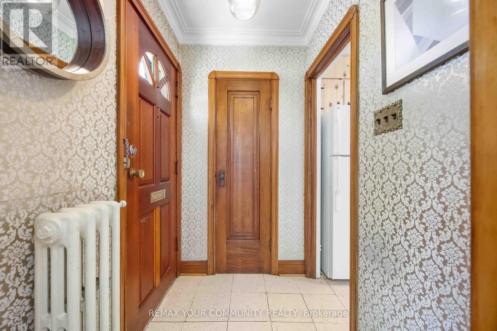 Dedicated Entryway - 4 Crestland Avenue, Toronto, ON