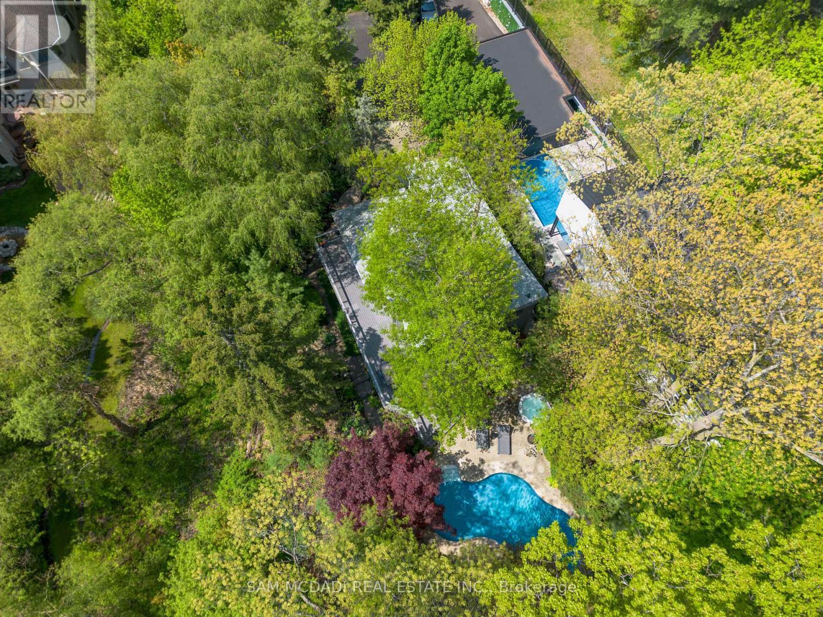 1273 Queen Victoria Avenue, Mississauga, ON