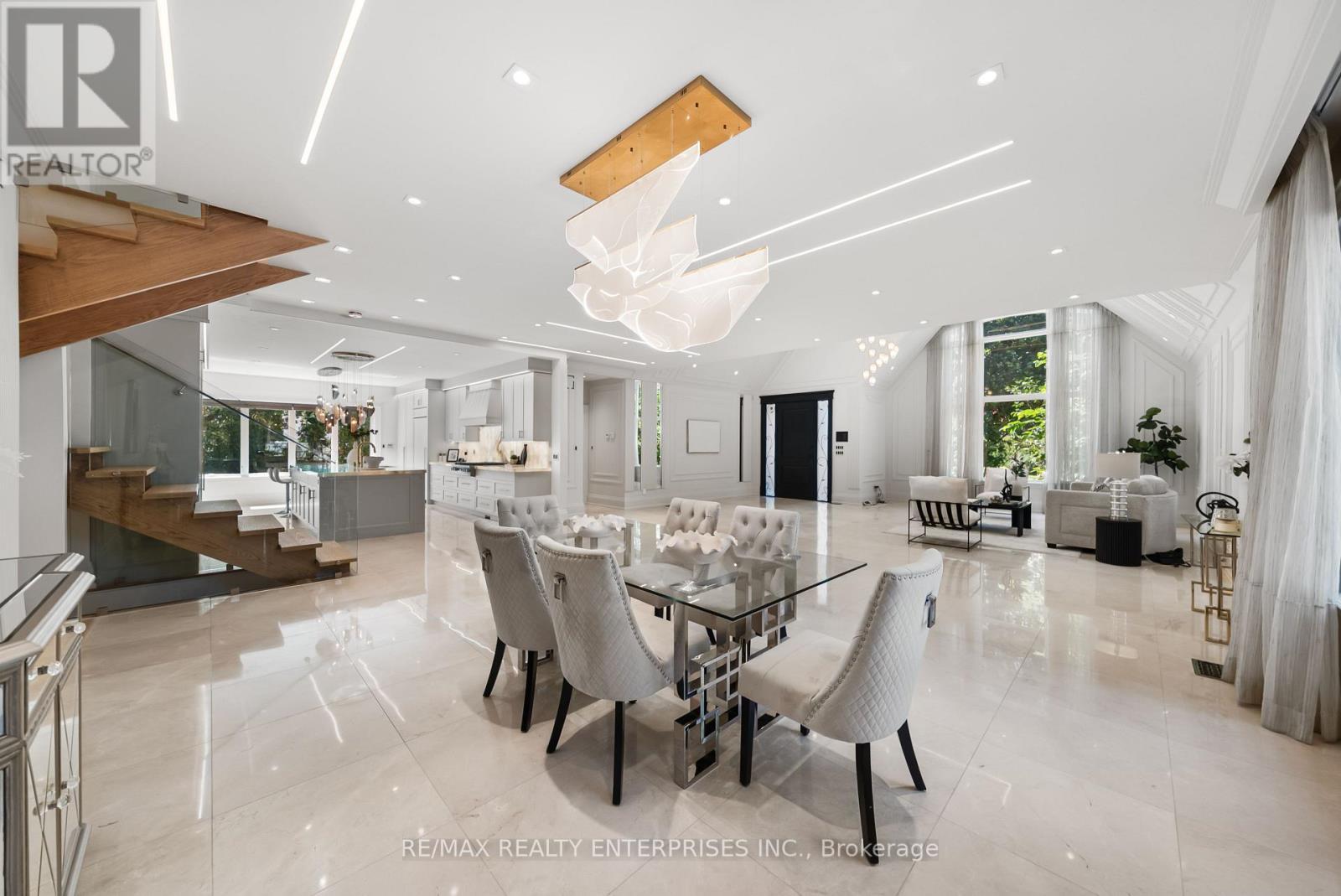 3168 Lakeshore Road W, Oakville, ON