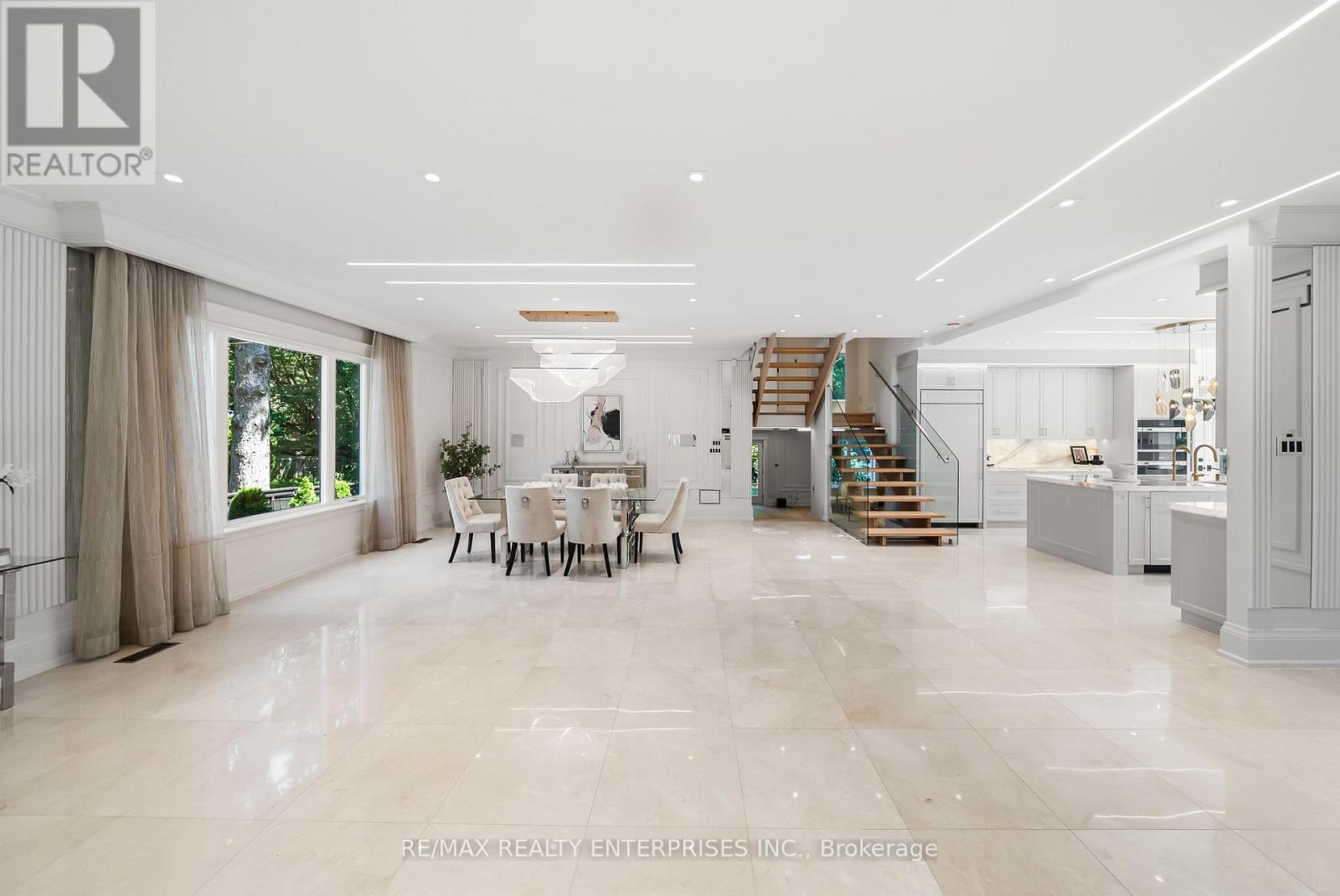 3168 Lakeshore Road W, Oakville, ON