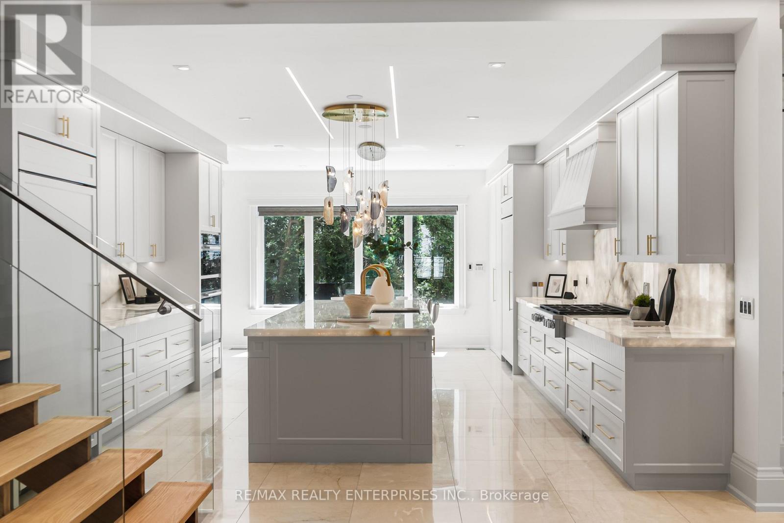 3168 Lakeshore Road W, Oakville, ON