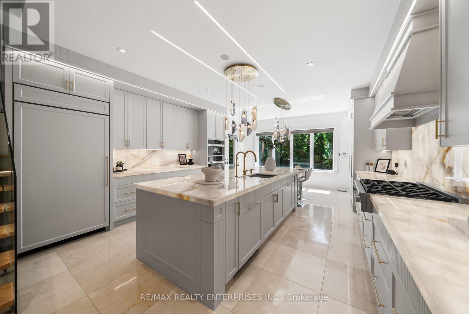 3168 Lakeshore Road W, Oakville, ON