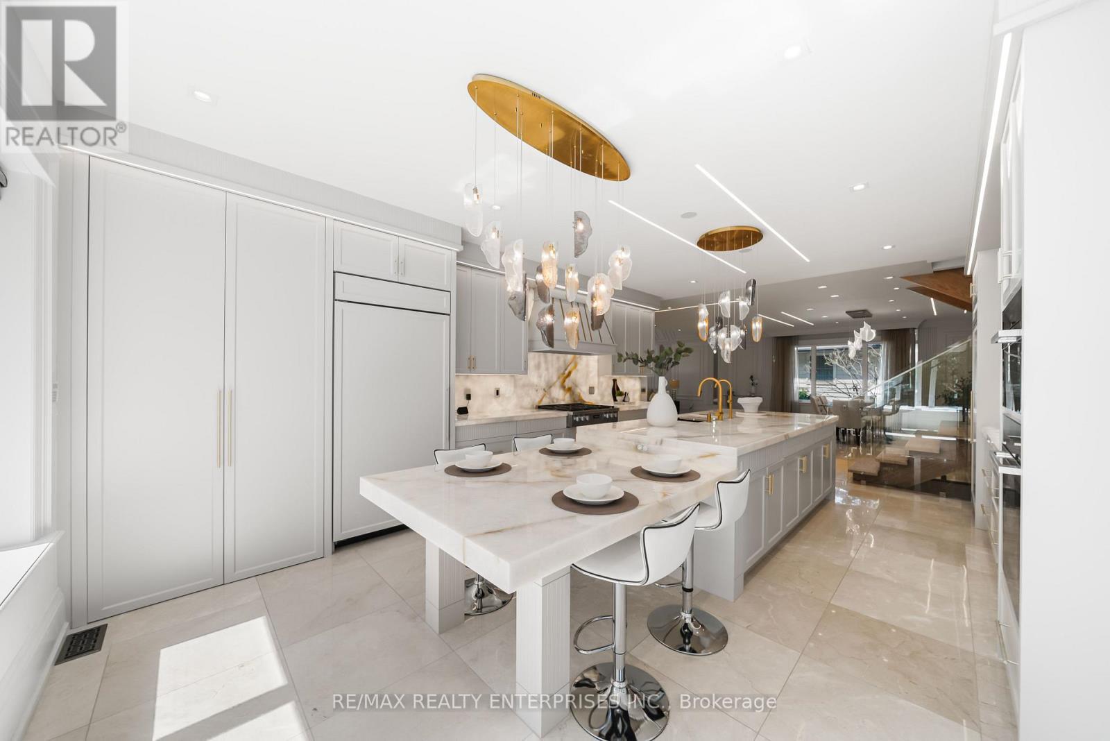 3168 Lakeshore Road W, Oakville, ON