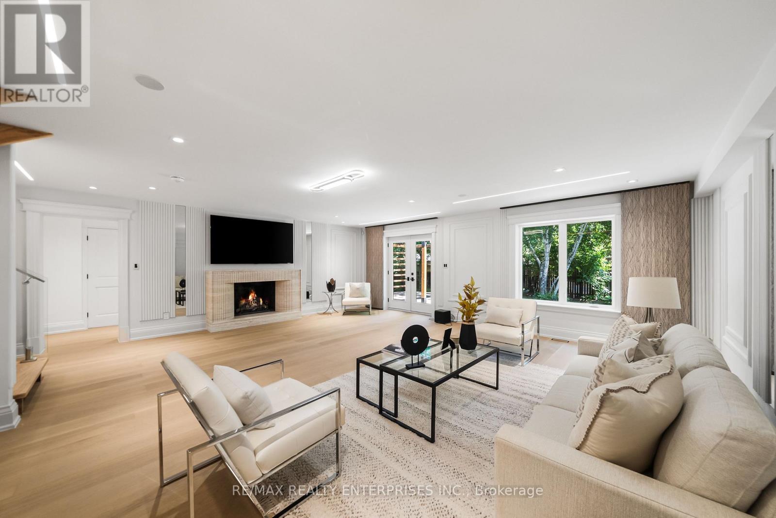 3168 Lakeshore Road W, Oakville, ON