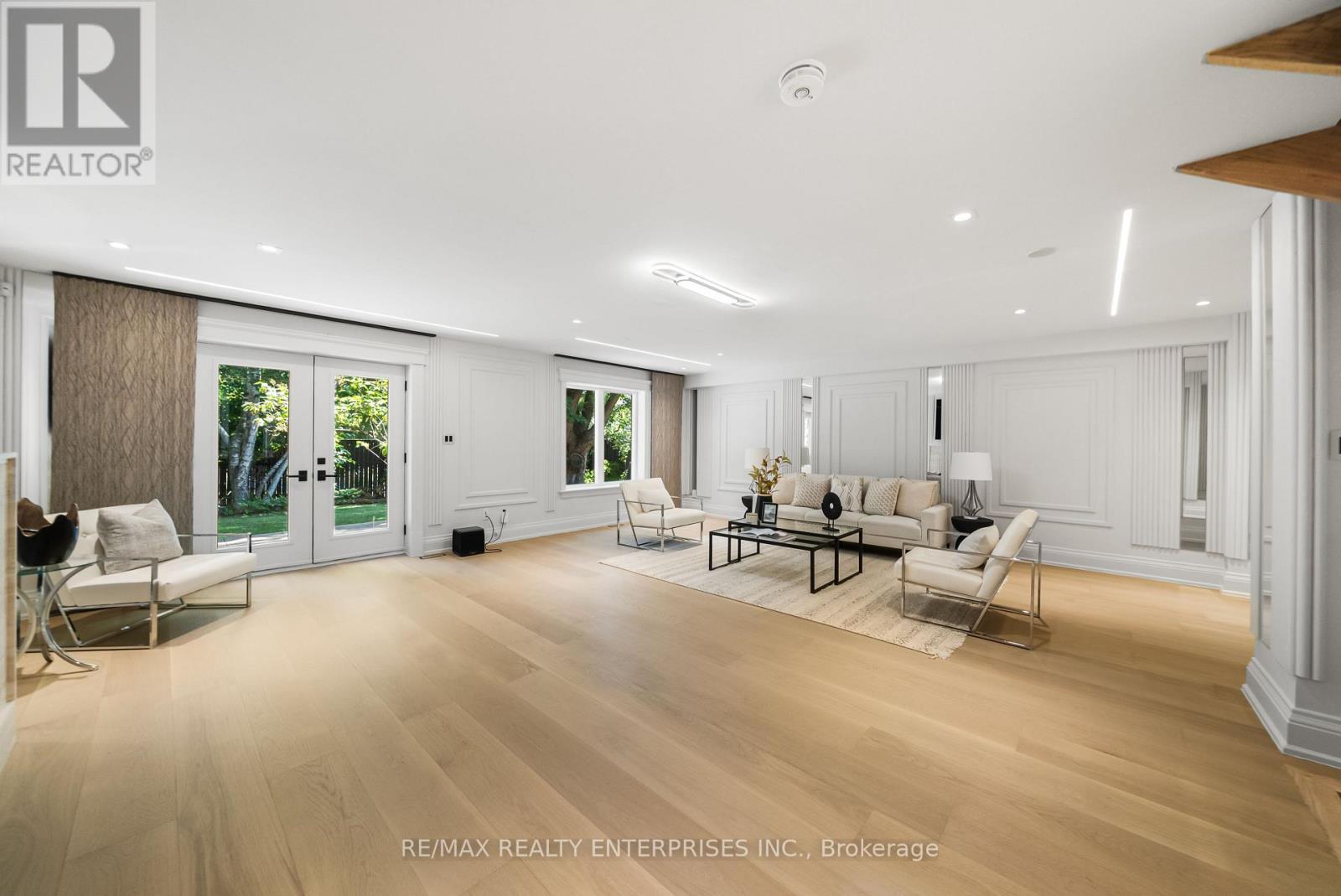 3168 Lakeshore Road W, Oakville, ON