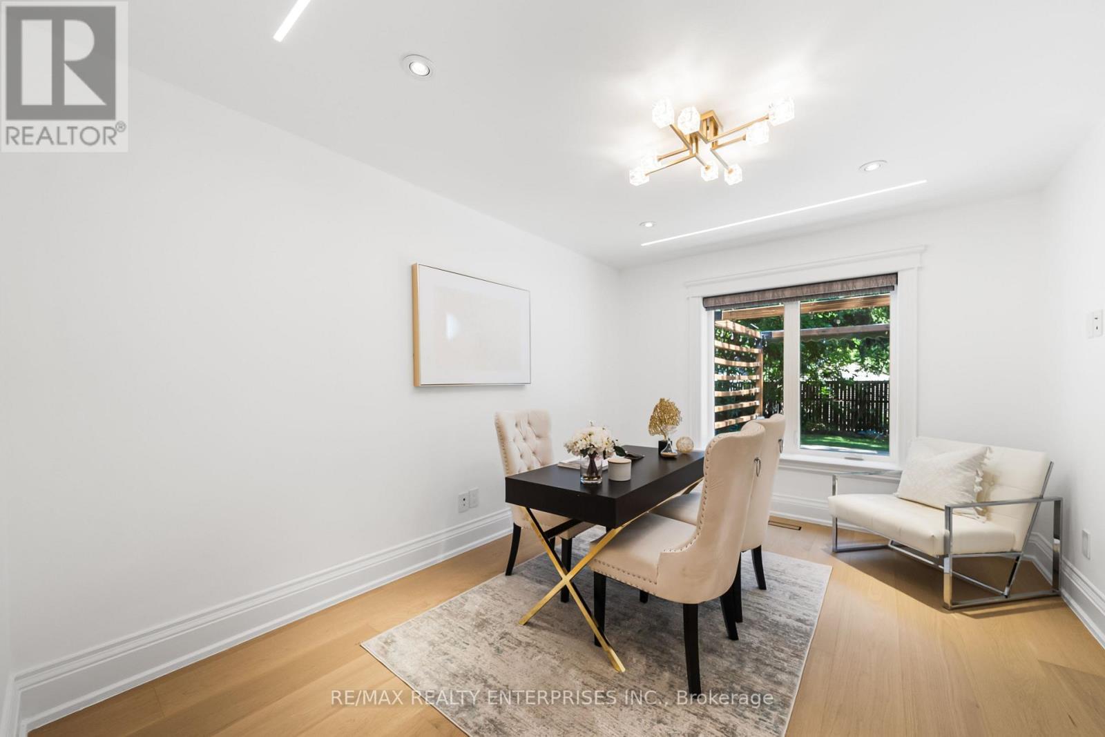 3168 Lakeshore Road W, Oakville, ON