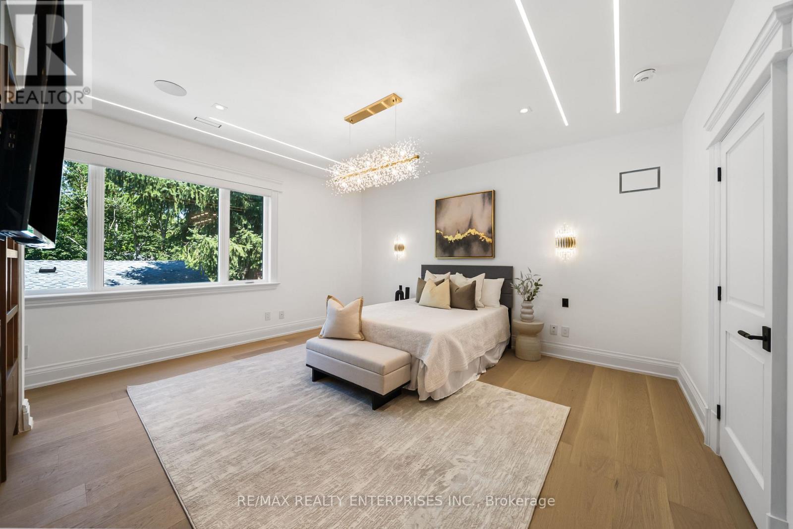 3168 Lakeshore Road W, Oakville, ON
