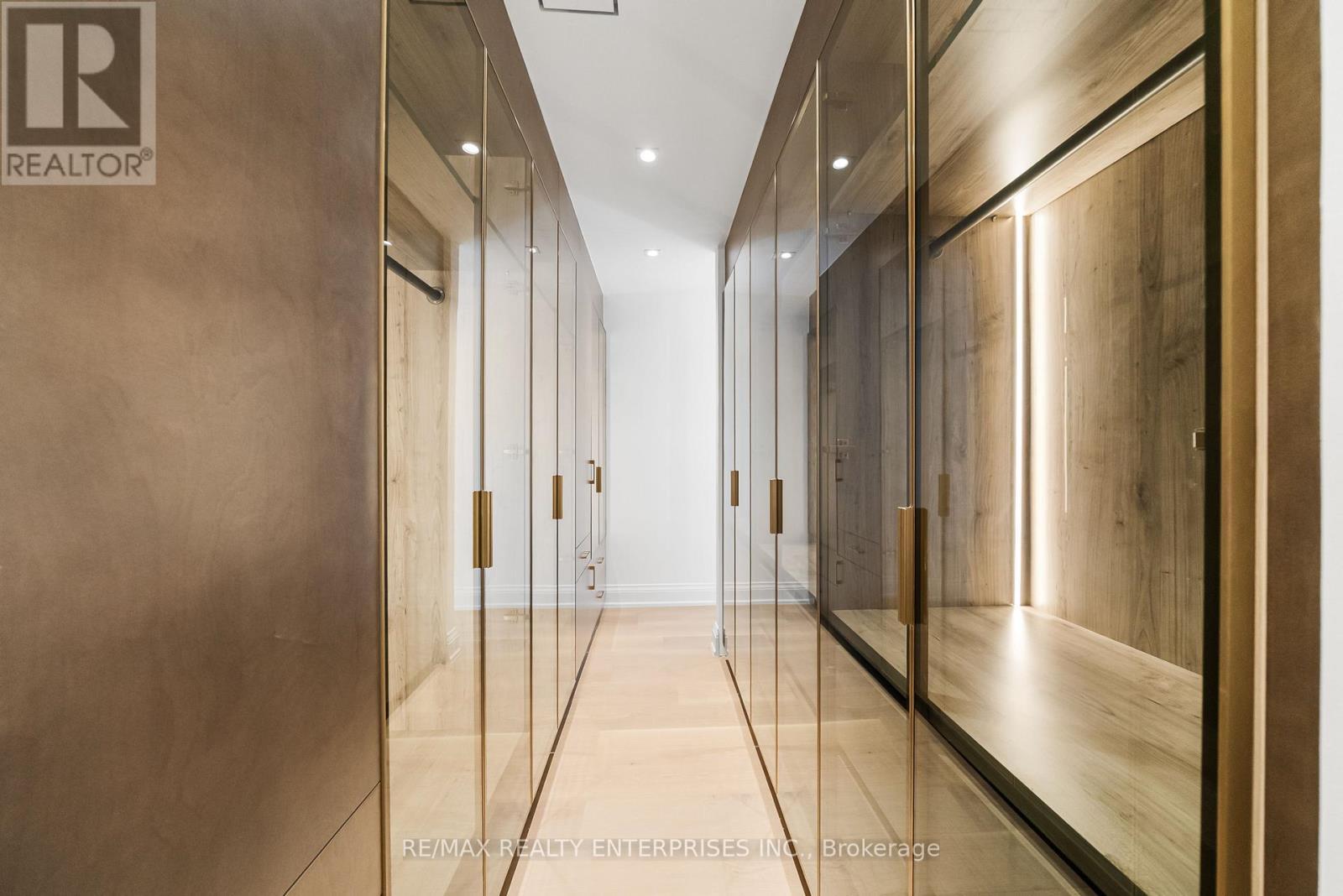 3168 Lakeshore Road W, Oakville, ON