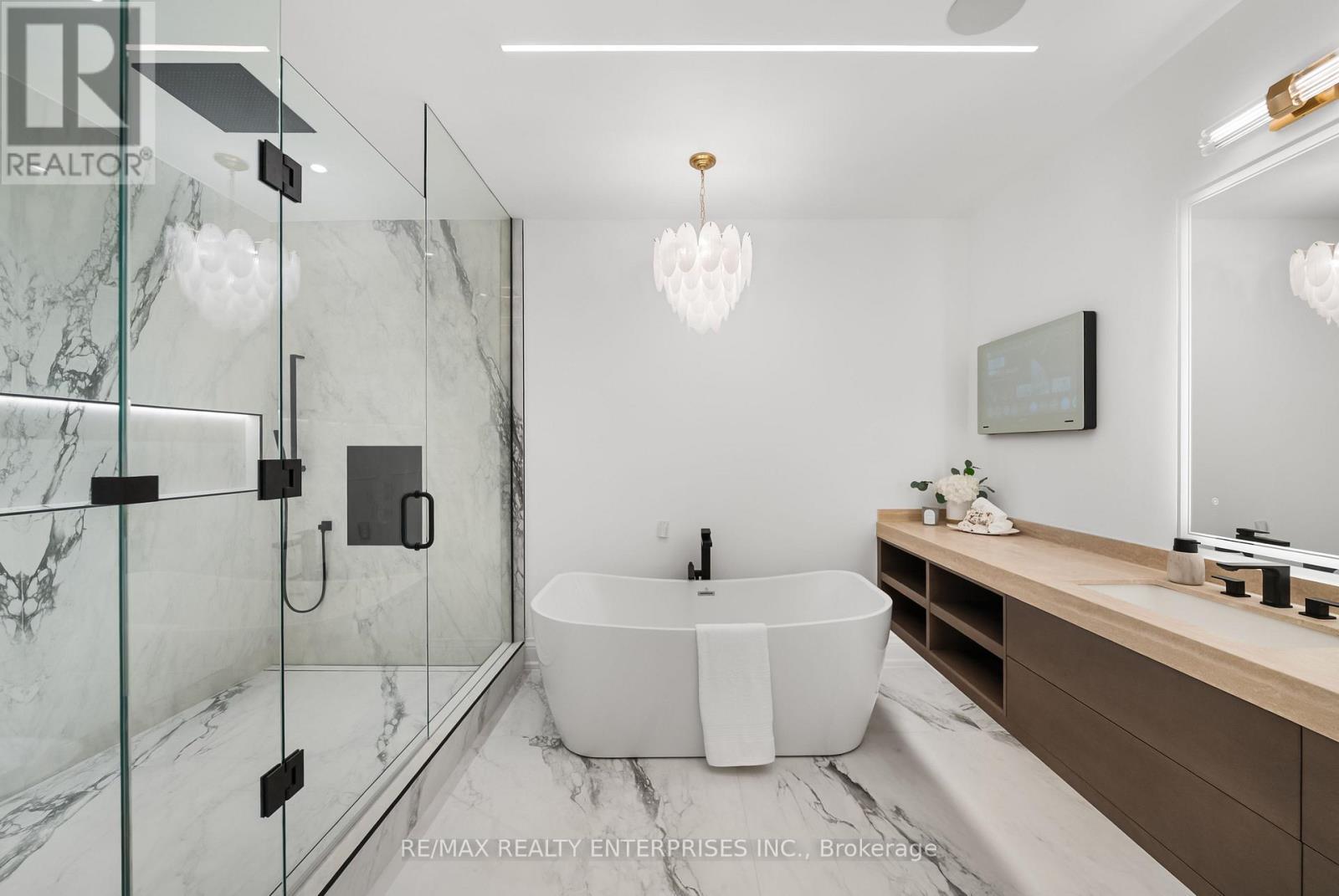 3168 Lakeshore Road W, Oakville, ON