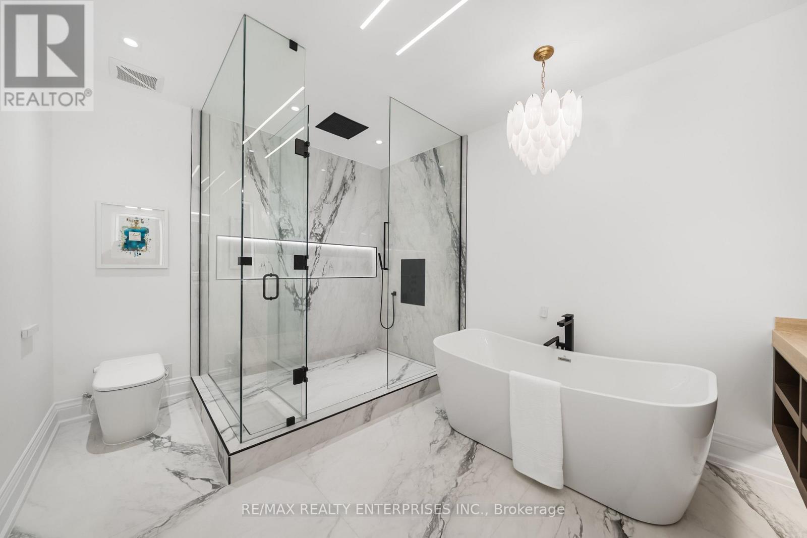 3168 Lakeshore Road W, Oakville, ON