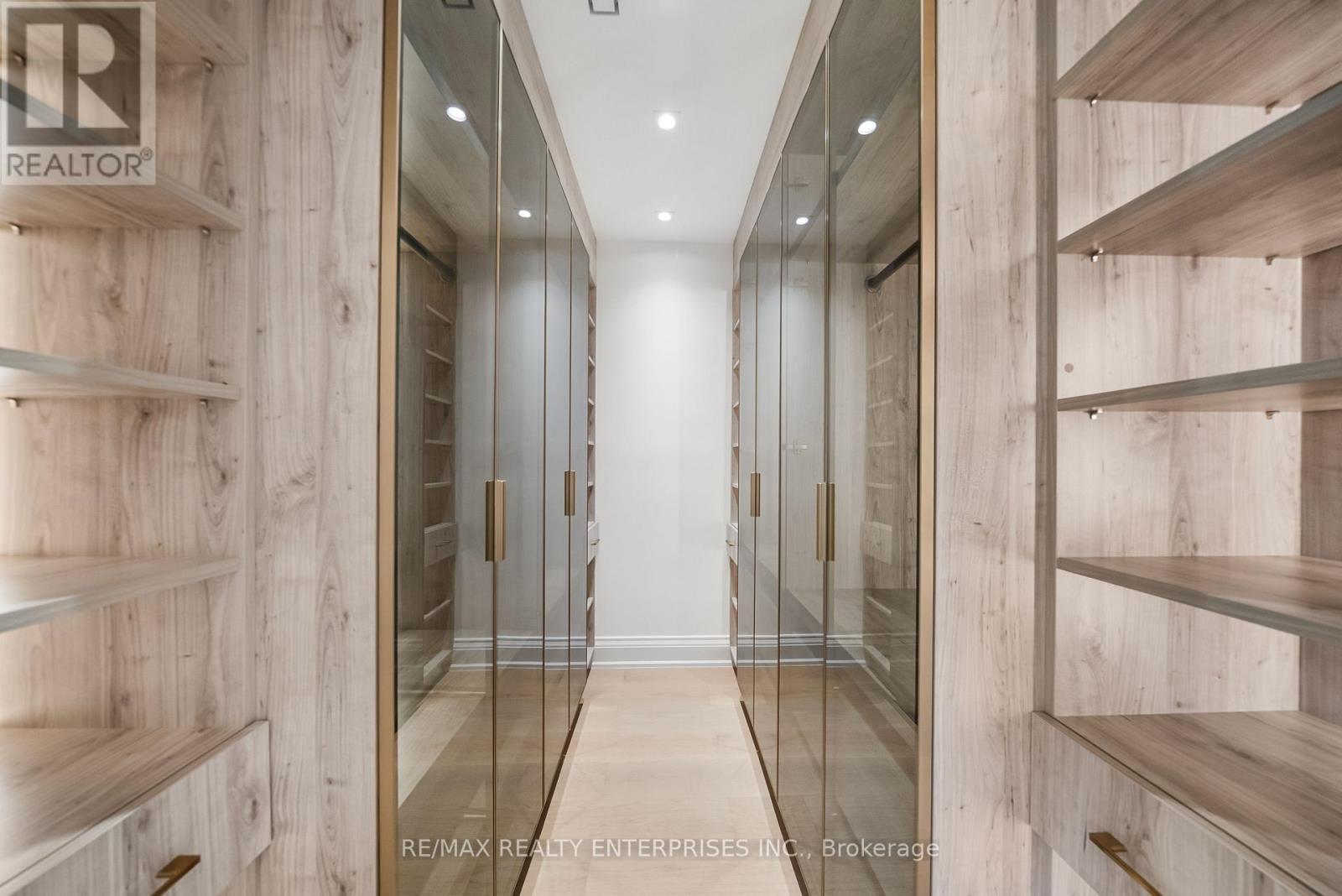 3168 Lakeshore Road W, Oakville, ON