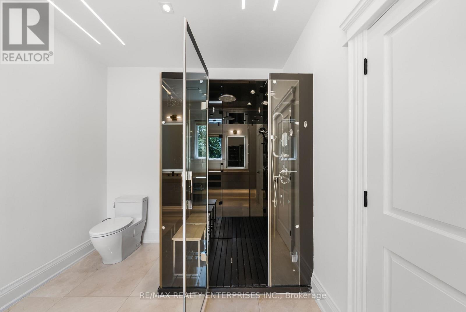 3168 Lakeshore Road W, Oakville, ON