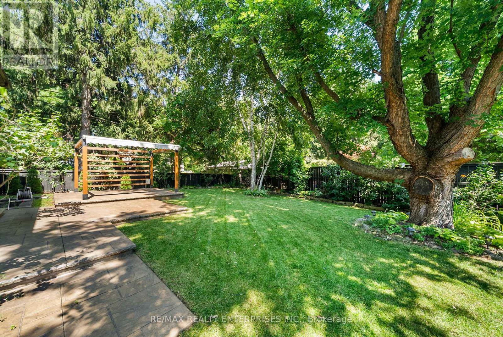 3168 Lakeshore Road W, Oakville, ON