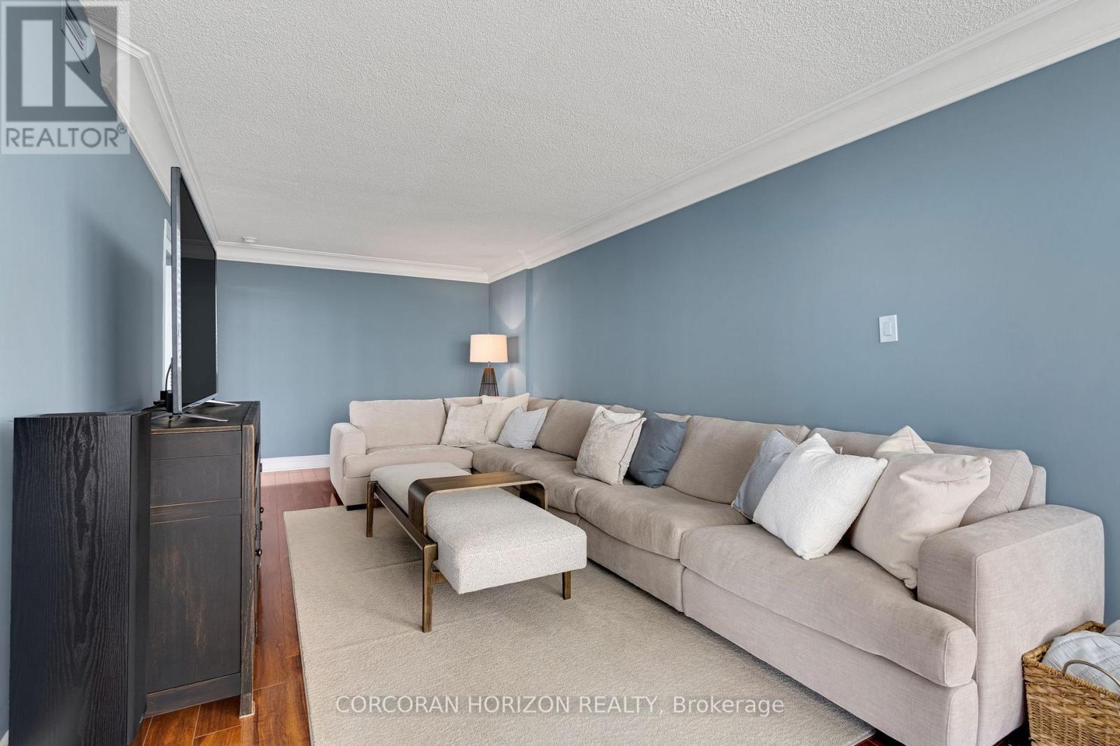 1604 - 55 Kingsbridge Garden Circle, Mississauga, ON