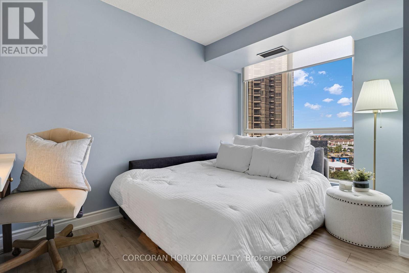 1604 - 55 Kingsbridge Garden Circle, Mississauga, ON