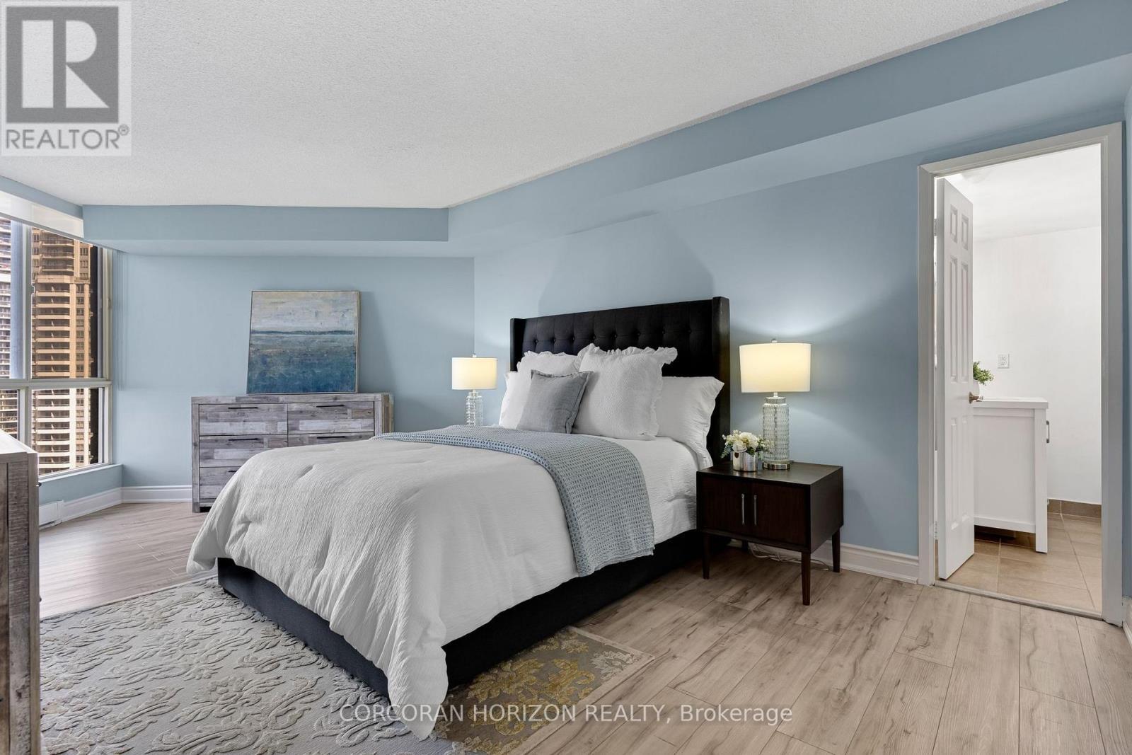 1604 - 55 Kingsbridge Garden Circle, Mississauga, ON