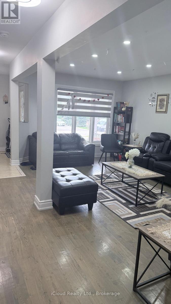7050 Black Walnut Trail, Mississauga, ON