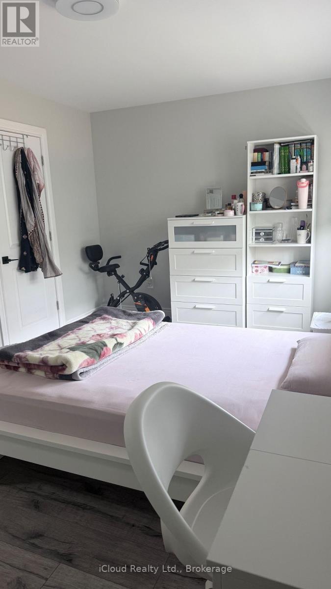7050 Black Walnut Trail, Mississauga, ON