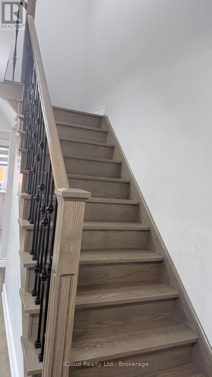 7050 Black Walnut Trail, Mississauga, ON