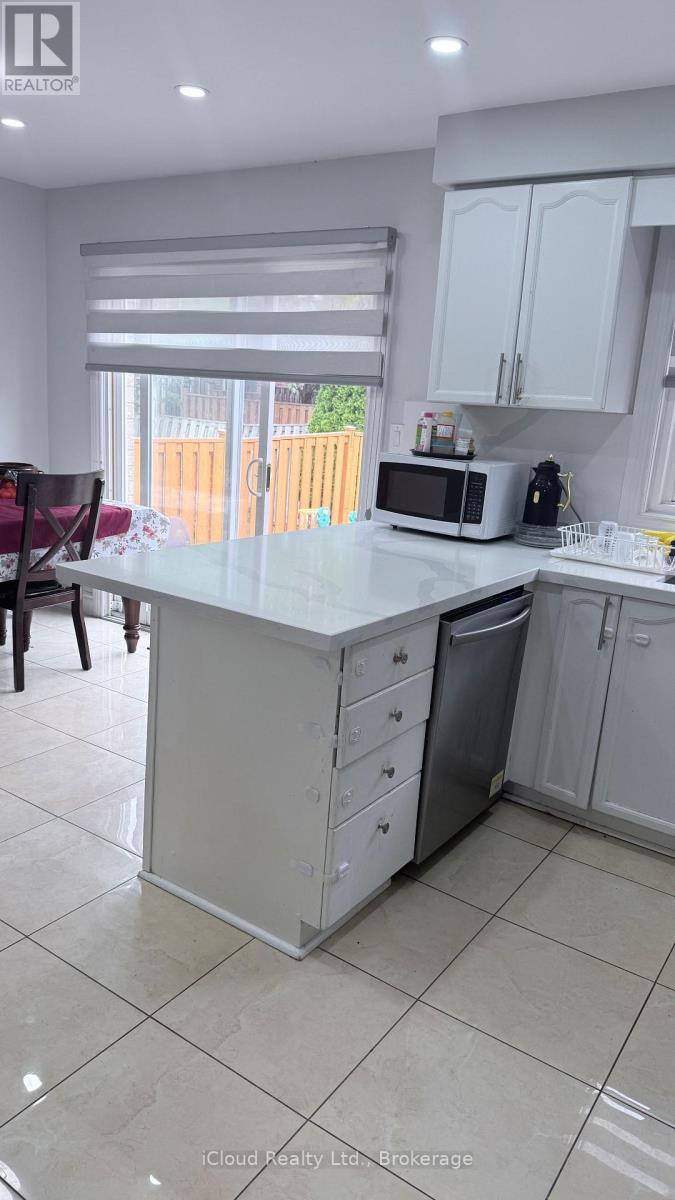 7050 Black Walnut Trail, Mississauga, ON