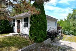 54 RIVERSIDE DRIVE W Welland, ON L3C 5E2