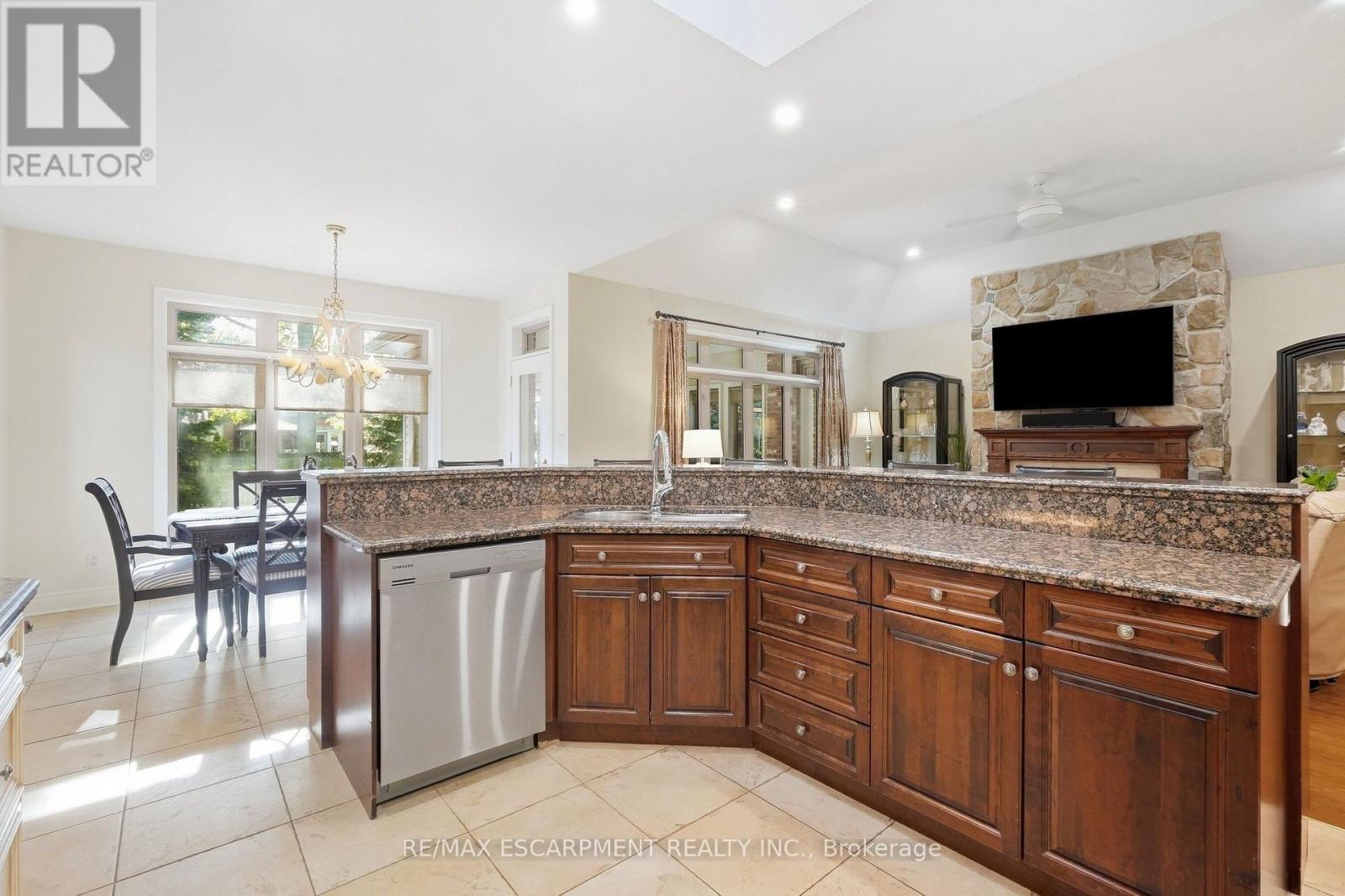 4 Summit Drive, Hamilton, ON