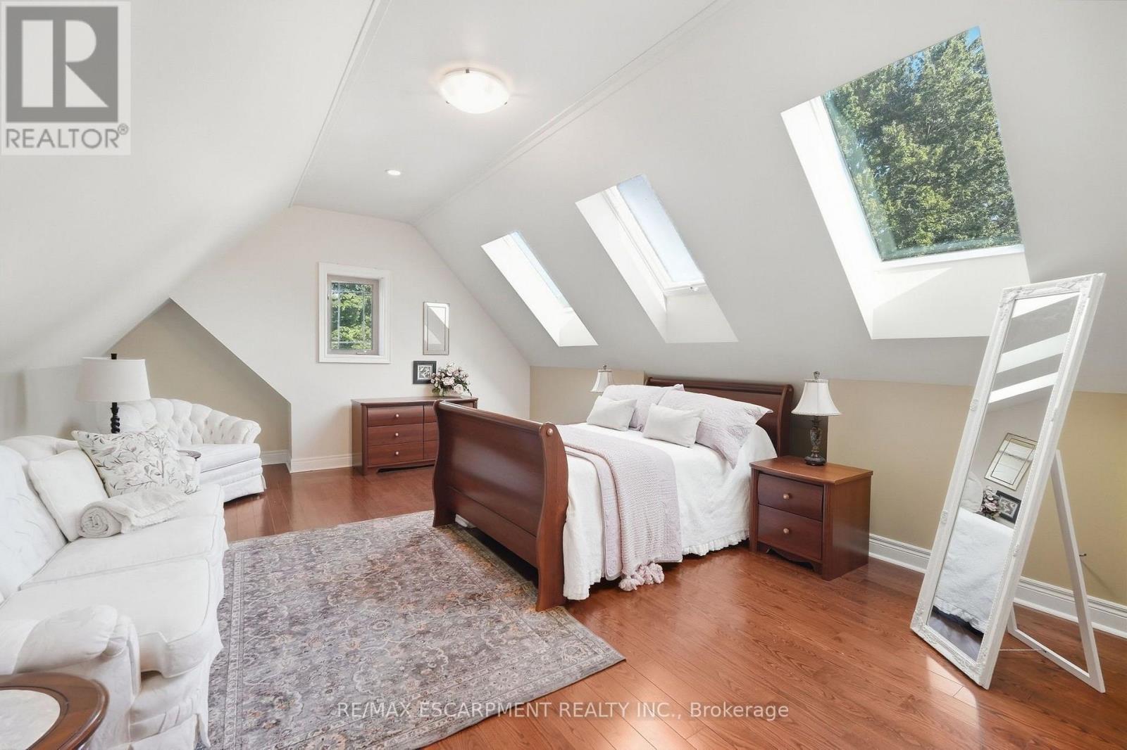 4 Summit Drive, Hamilton, ON