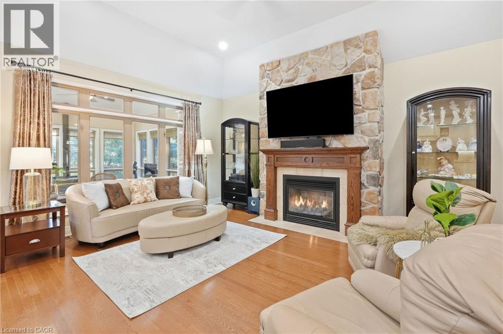 4 Summit Drive, Waterdown, ON