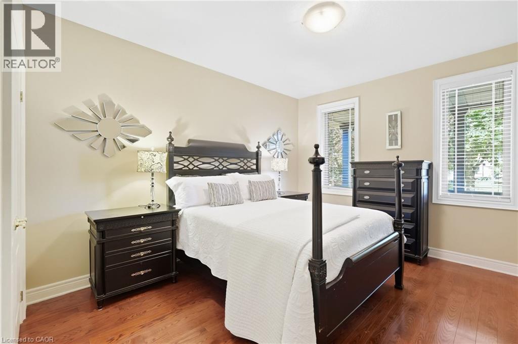 4 Summit Drive, Waterdown, ON