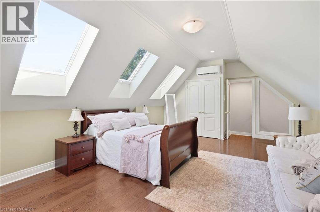 4 Summit Drive, Waterdown, ON