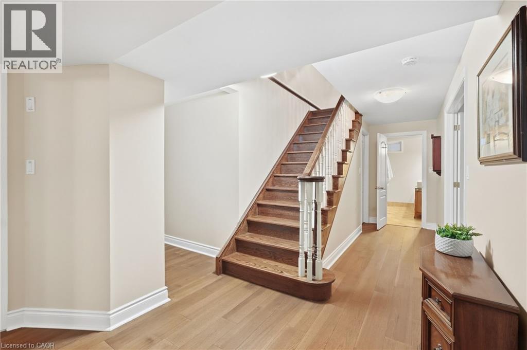 4 Summit Drive, Waterdown, ON