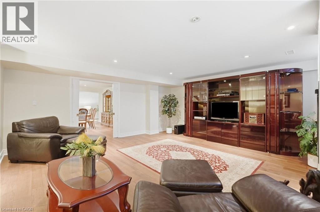 4 Summit Drive, Waterdown, ON
