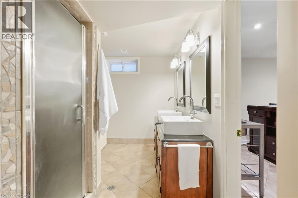 4 Summit Drive, Waterdown, ON