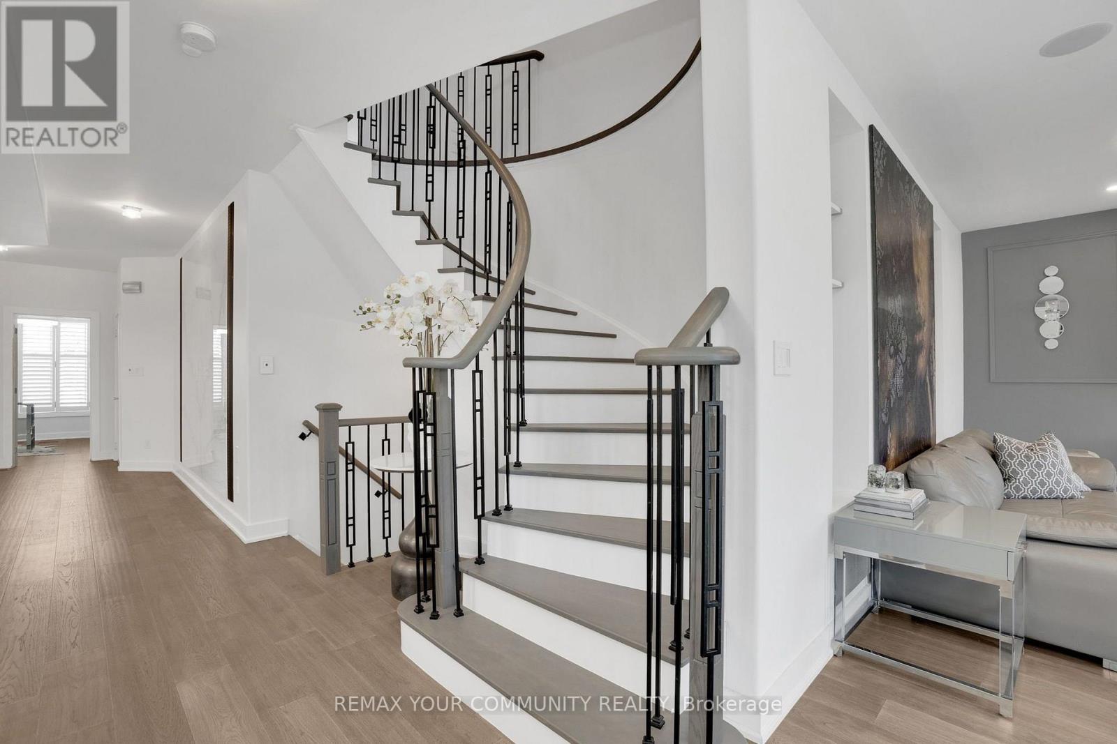 130 Santa Amato Crescent, Vaughan, ON