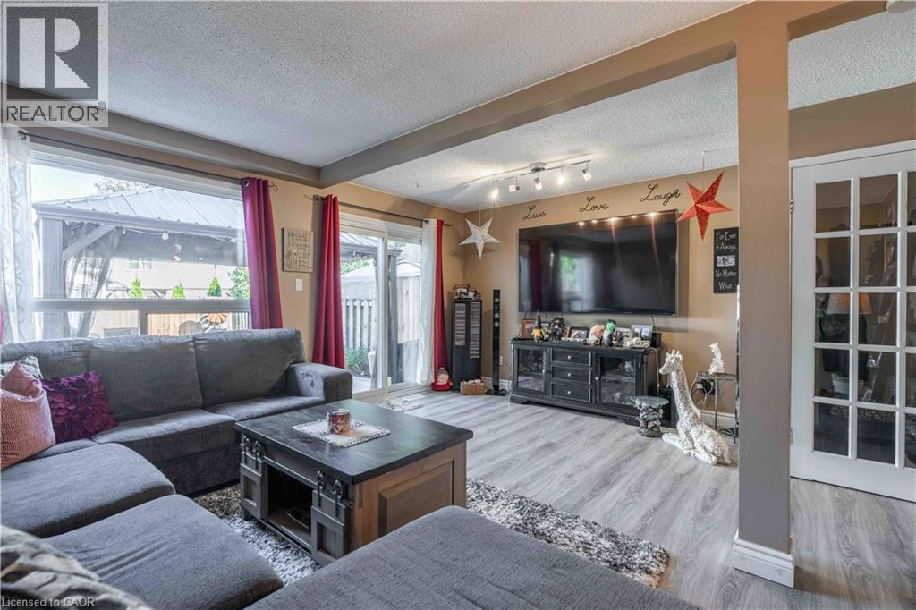 98 Memorial Avenue, Stoney Creek, ON