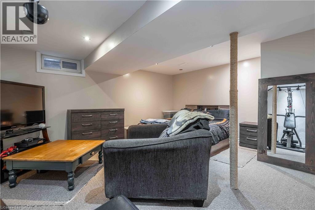 98 Memorial Avenue, Stoney Creek, ON