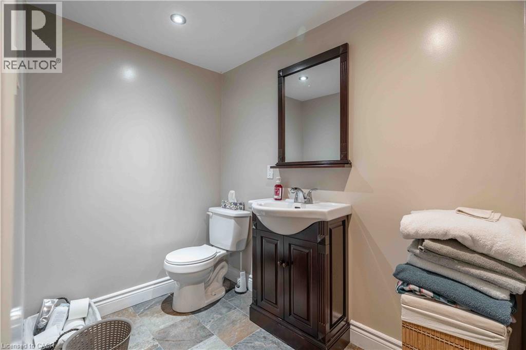 98 Memorial Avenue, Stoney Creek, ON