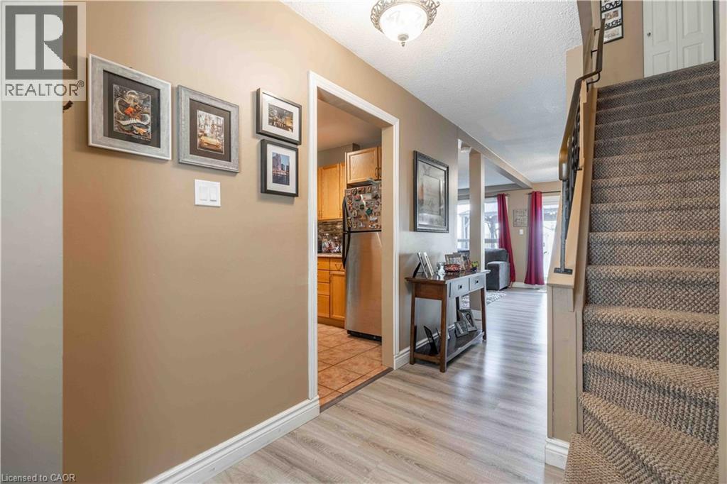 98 Memorial Avenue, Stoney Creek, ON