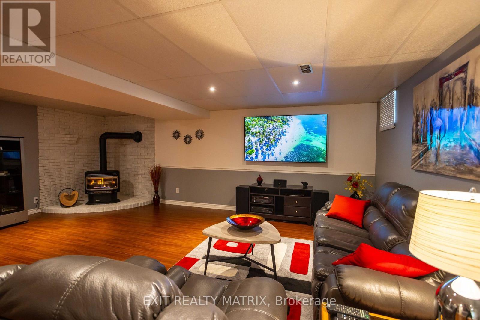 5 Gold Crescent, Russell, ON