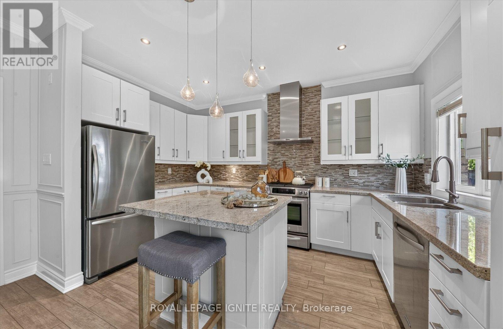 9 - 8032 Kipling Avenue, Vaughan, ON