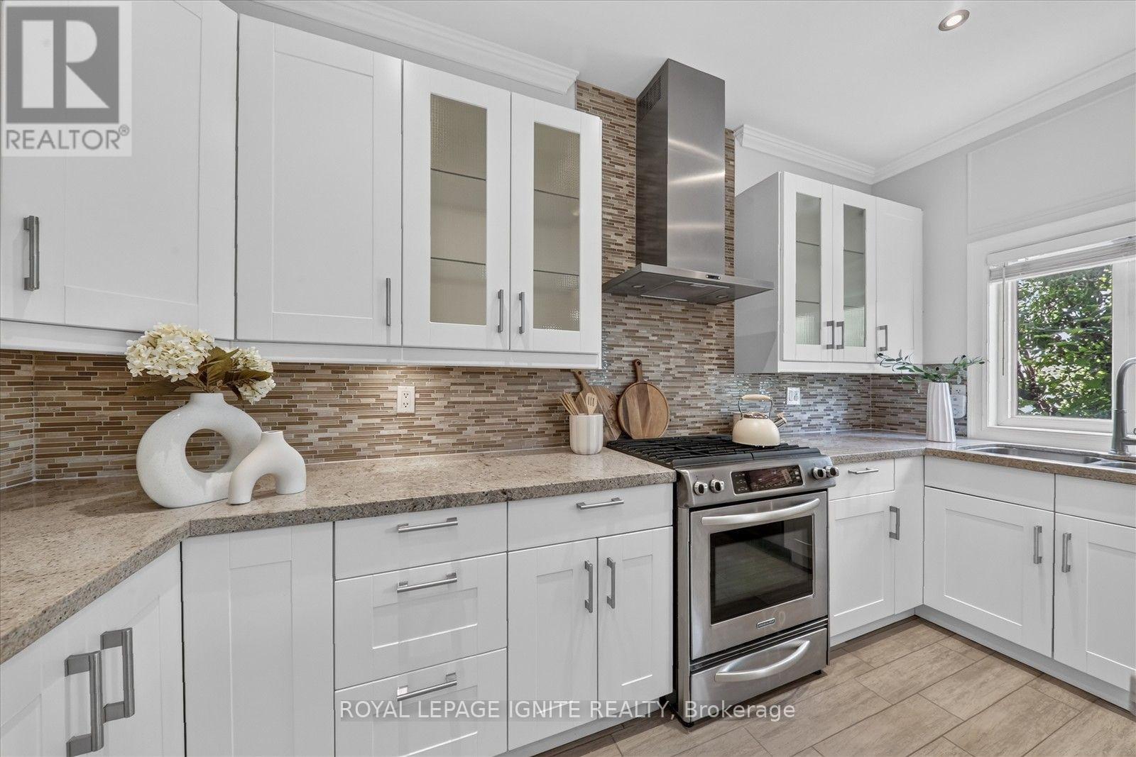 9 - 8032 Kipling Avenue, Vaughan, ON