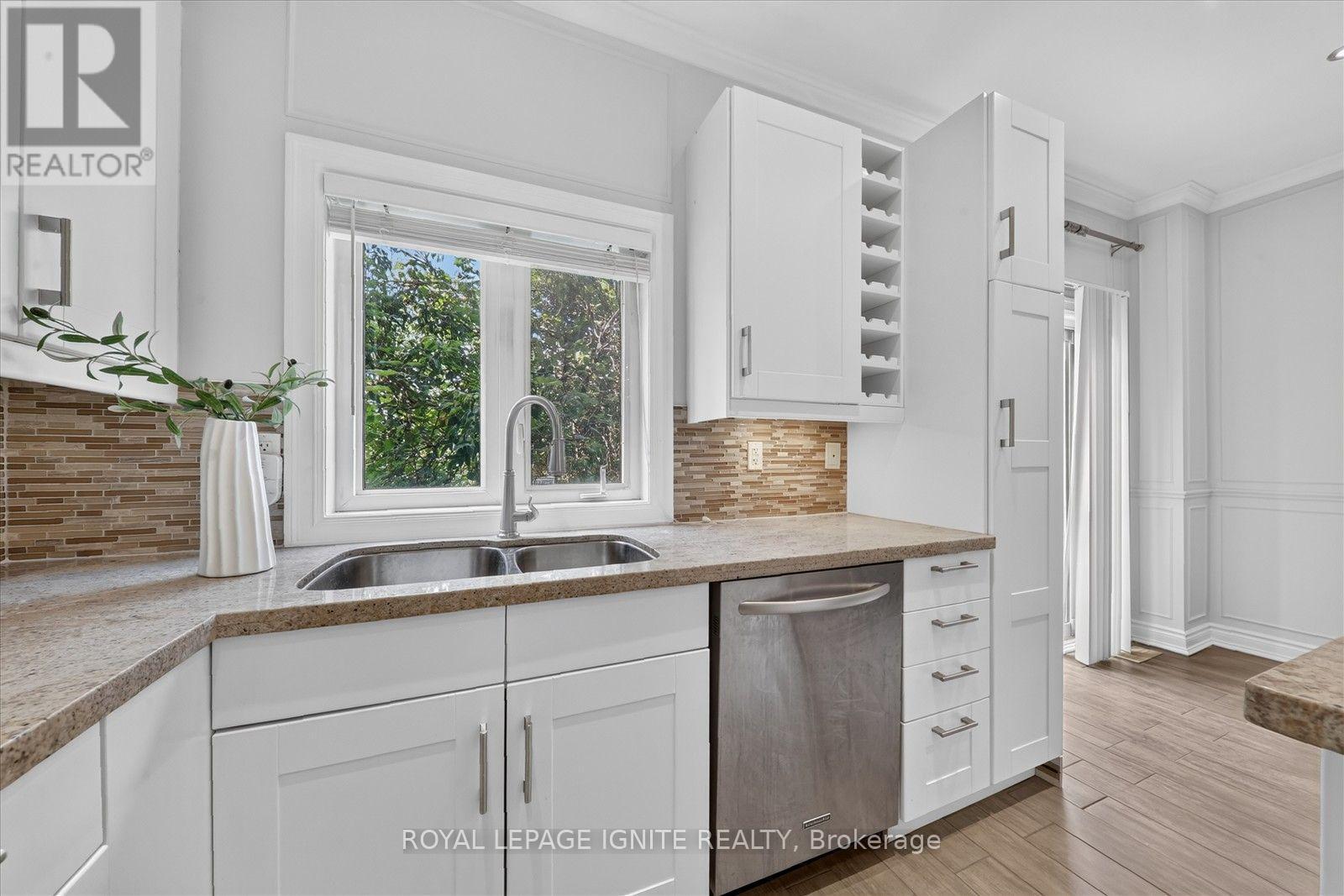 9 - 8032 Kipling Avenue, Vaughan, ON