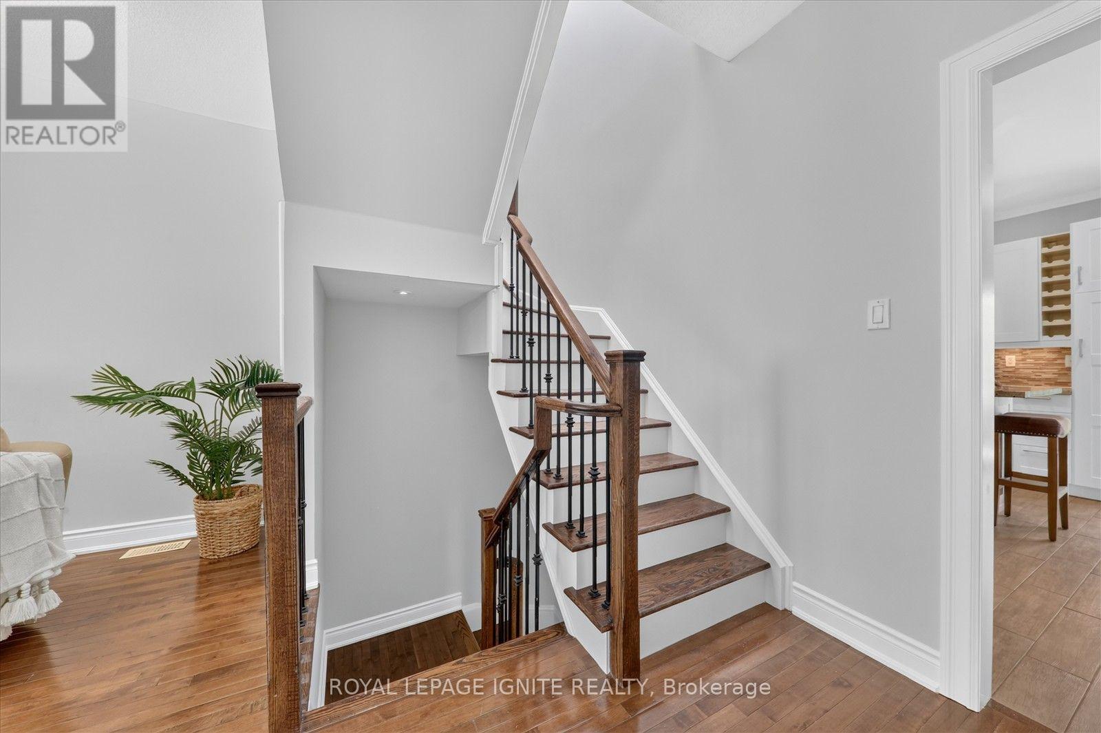 9 - 8032 Kipling Avenue, Vaughan, ON