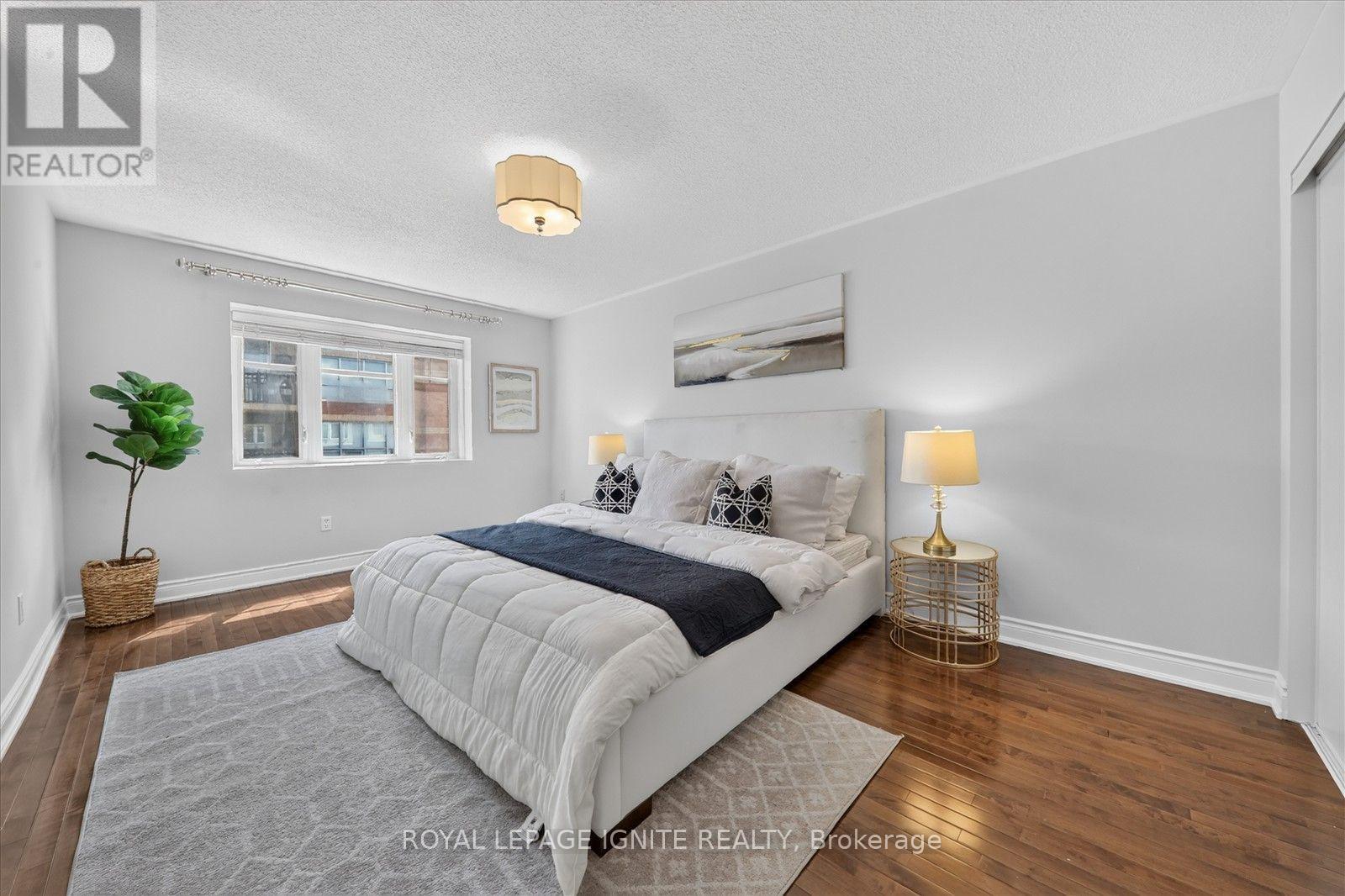 9 - 8032 Kipling Avenue, Vaughan, ON
