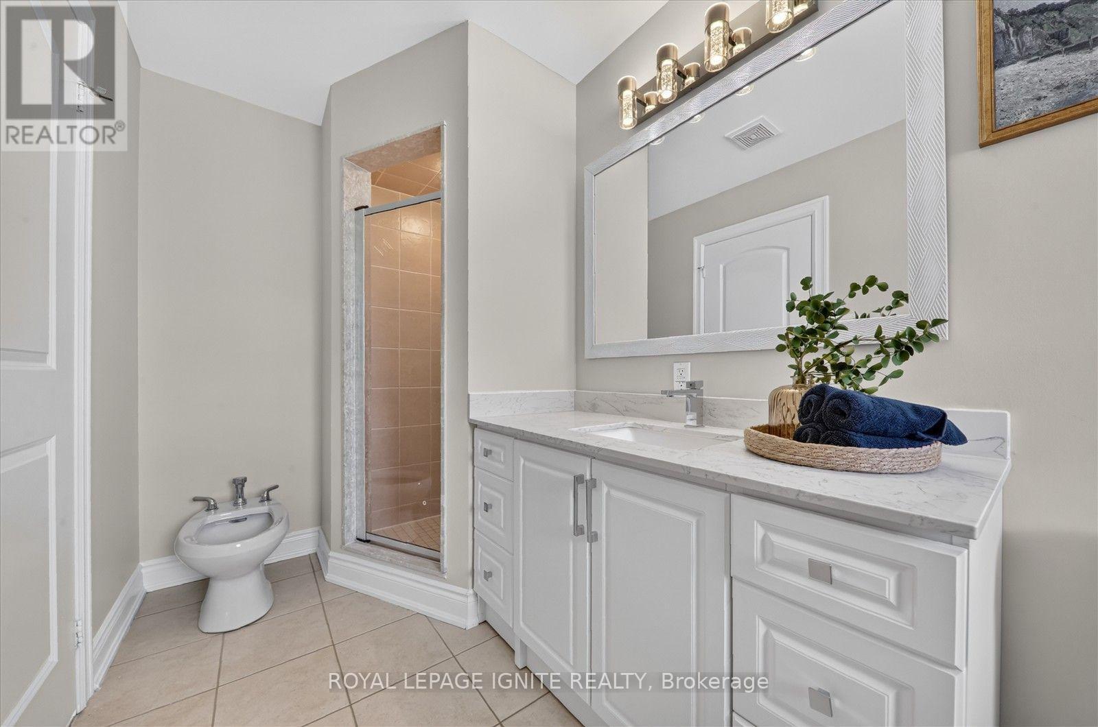 9 - 8032 Kipling Avenue, Vaughan, ON